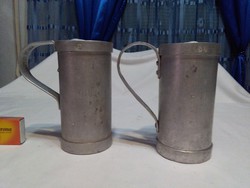 Két darab régi, fél literes alumínium tej mérő edény, bögre - együtt - népi dekoráció