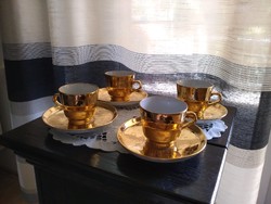 Koszorúsné / herendi gyár festője által készített tűzaranyozott kávéscsésze alátéttel