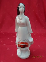 Arpo Romanian porcelain figurine, water-bearing girl, height 18.5 cm. He has!