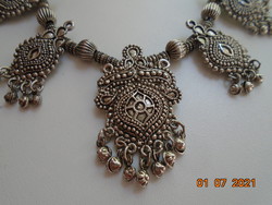 Látványos Törzsi nyakék 5 kézzel készített medállal