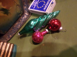 1 db 9 cm-es , zöld , csavart üveg karácsonyfadísz + 2 db picike gömb egyben .