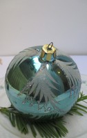Üveg karácsonyfadísz - kék fenyőág mintás gömb