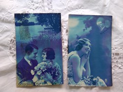2 db antik kék alapszínű fotólap/képeslap romantikus pár, vízpart, virágok 1930-as évek