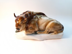 Zsolnay fekvő bölény porcelán szobor