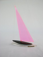 Szegedi emlék retro rózsaszín plexi vitorlás hajó