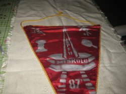 Szocialista emlék  :Munkahelyi Olimpia Miskolc  - Pécs 1987 .  selyem zászló 36 x 50 cm