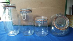 Négy régi csatos tároló üveg