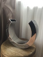 Régebbi KARE Design króm félköríves asztali váza