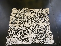 POINT LACE Erdélyi zsinorcsipke terítő virágmintával és rozettával  27x 27 cm ( 6)