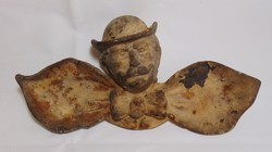 Antik kalapos ember öntött vas hamutál