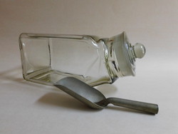 Szatócsbolti régi üveg tároló/cukorkásüveg fémlapáttal