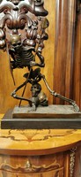 Túlélő csontváz - bronz szobor