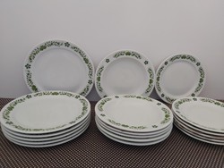 Alföld porcelán zöld magyaros dekorral tányérsor, tányérok, népi minta, zöld népi tányér