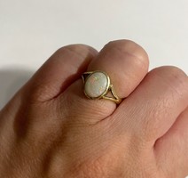 Csinos 14k arany gyűrű- opál kővel- 2,7g