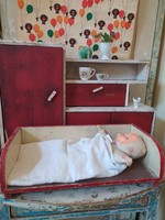 Nagy art deco babaszekrény és ágy
