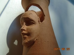 Ember arccal angyal szárnyal modern terrakotta szobor 14 cm