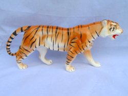 Gránit tigris 38 cm hosszú.