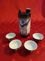 Japanese porcelain, four-person, whistling, hand-painted sake set. He has!