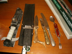 6 darabos túlélő kés gyűjtemény agancs nyél stb Bicska a kiskésit jó állapotban ide a rosdás bökőt