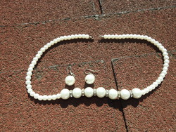 Pearl necklace with gemstones and earrings