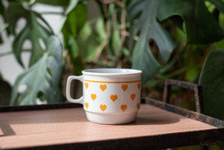Zsolnay retro porcelán sárga szívecske mintás bögre - kakaós csésze