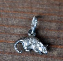 Ezüst medál zsuzsu antik mini egér , patkány figura 13 mm