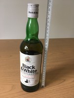 Bontatlan 1980-ban palackozott Black & White whisky