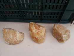 3D large lump of yellow calcite
