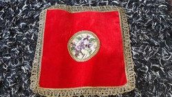 Tablecloth decorated with needle tapestry