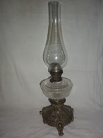 antik asztali fémtalpas üvegtartályos petróleum lámpa