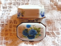 Blue rose medicine box