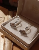 Silver mini gingko earrings with clasp with 925 mark