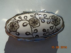 Japanese silver-plated ribbed chiseled box with flower patterned porcelain insert