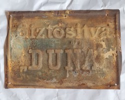 Biztosítva "Duna" fém tábla, magyar Fémlemez Ipar Rt., kopásnyomokkal, 12,5×18 cm