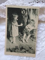 Antik  olasz képeslap/fotólap Ádám és Éva gyerekverzió, kislány, kisfiú almával 1920-30 körüli