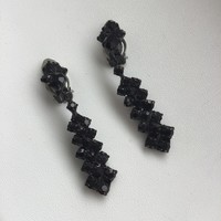 Régi fekete klipszes fém gyászfülbevaló csillogó fekete üveg kövekkel