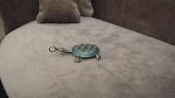 Silver turtle pendant