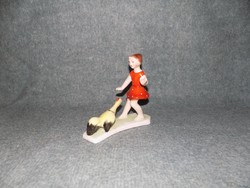 Bodrogkeresztúri kerámia kakastól megijedő kislány piros ruhás figura (po-3) Lonca részére