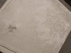 Szép damaszt szalvéta monogram hímzéssel, levélmotívum, 100 éves
