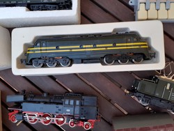 7 DB Mozdony+Sok Vagon+Sínek+ Szemaforok/ Hatalmas Vasúti Készlet