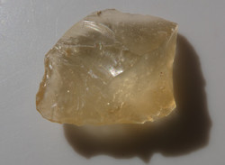 Rare, naturally impacting Libyan desert glass tectite. 1 Gramm