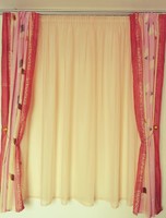 Action! Girly, cheerful curtain set with decor