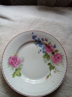 Rózsás süteményes tányér