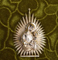 Régi karácsonyfadísz Szűz Mária kis Jézussal 8,7 x 6 cm bronz szín