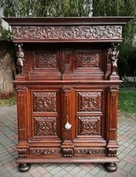 Renaissance cabinet cabinet