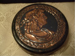 Ékszertartó Mátyás királyt ábrázoló,bronzosított szelence 10cm kÍvül-belül bélelt