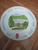 Különlegesség számozott jelzett Erlag emlék tányér a 26. Nemzetközi film fesztiválról Karlovy Vary