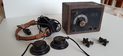 Régi "antik" fadobozos detektoros rádió.