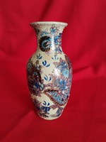 Chinese small relief vase!