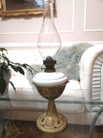 Antik szecessziós, fém aljú, porcelán betétes petróleum lámpa, laposkanócos
